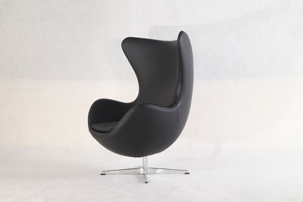 Egg chair in black aniline leather with PU foam by Arne Jacobsen[3] 